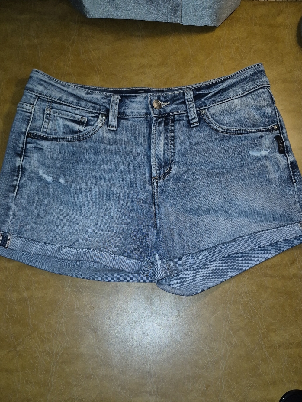 Women’s SILVER JEANS boyfriend Denim Shorts - Casual Frayed Hem..size W29/L4